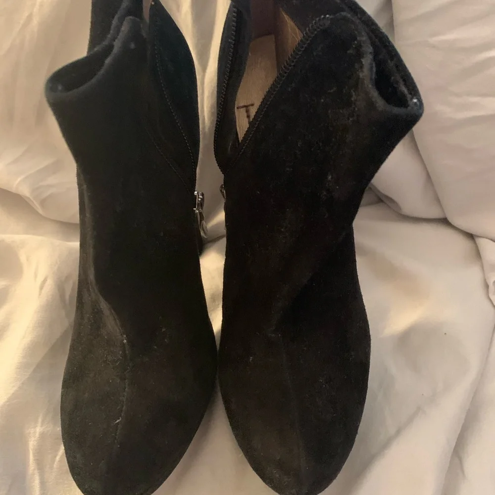 New BCBG black suede booties - Picture 3 of 4